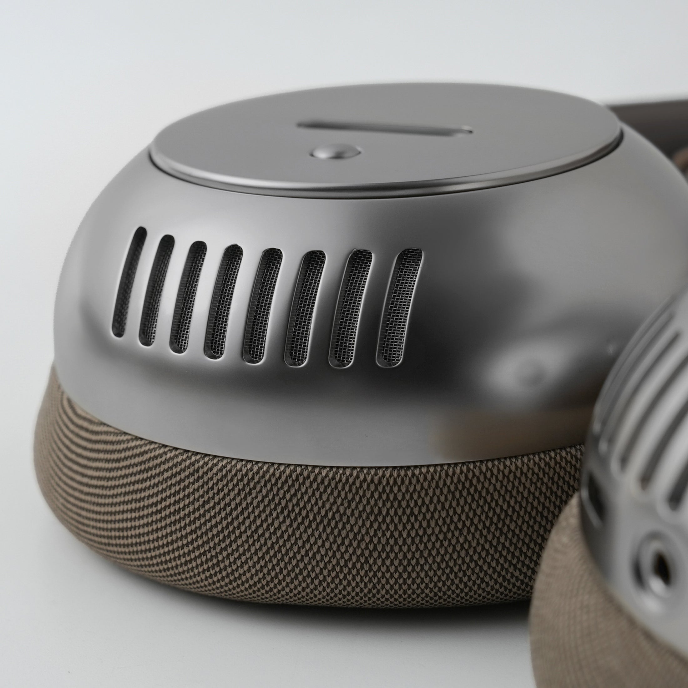 Écoute TH2 Brings Nutube Amplification and Eight-Band EQ to $999 Wireless Headphones
